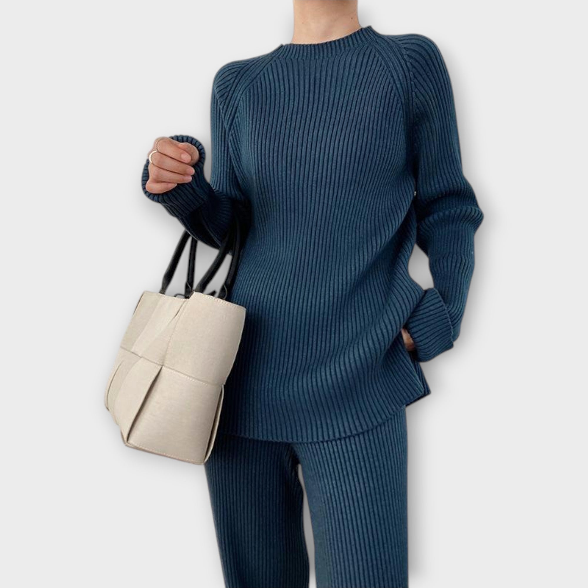Nina | Minimalist Design and Relaxed Fit Knit Set