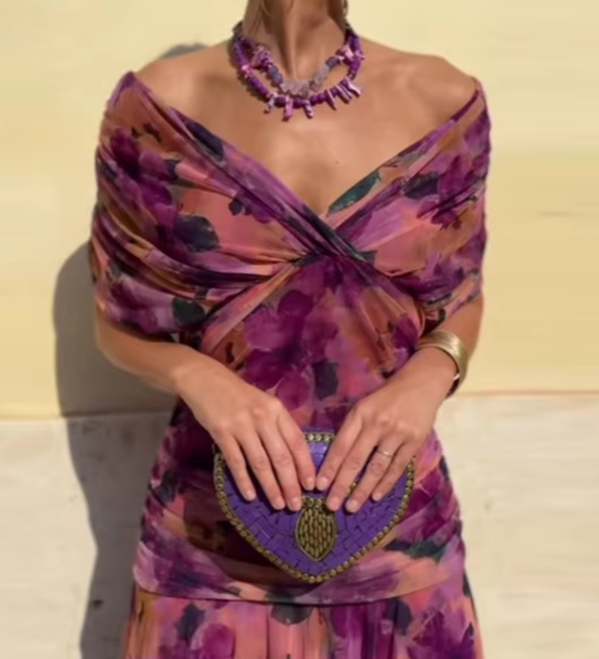 Louise | Elegantné Maxi Šaty s V-výstrihom a Šarmom