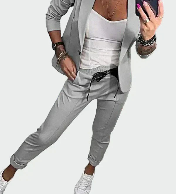 Leia | Elegantný dvojdielny oblek s nádychom sofistikovanosti