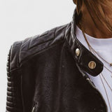 "Vitória | Elegantné kožené sako" can be rewritten as "Vitória | Štýlové kožené sako".