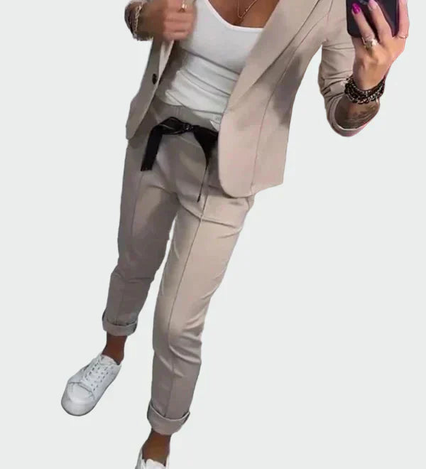 Leia | Elegantný dvojdielny oblek s nádychom sofistikovanosti